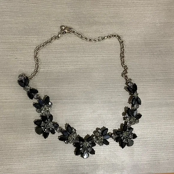 Forever 21 Jewelry 32 Forever 21 Black Flower Accent Necklace
